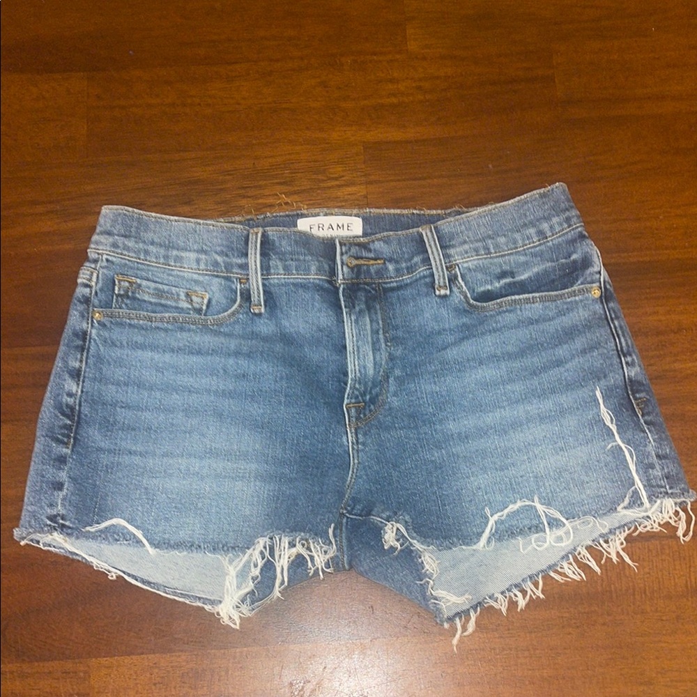 Frame ladies Le Cutoff medium blue wash shorts. Size 27.